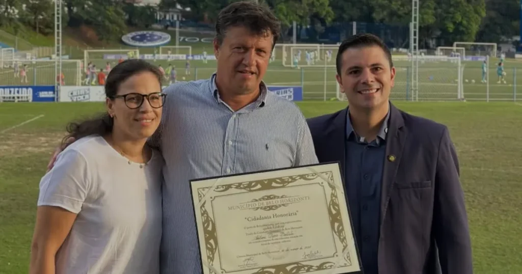 Adilson Batista Recebe Título de Cidadão Honorário de Belo Horizonte em Aniversário
