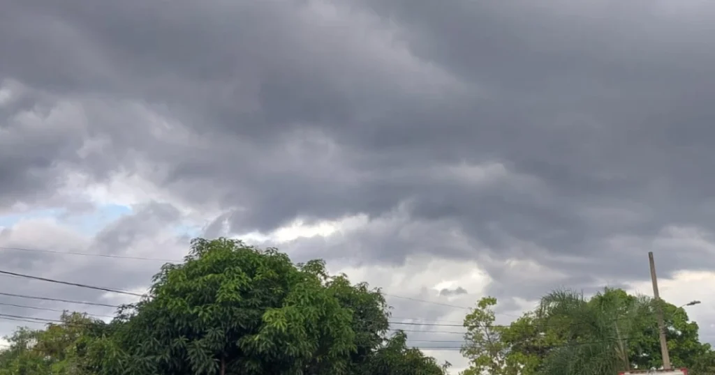 Alerta de Chuvas Intensificadas Ameaça BH e 759 Cidades de MG nesta Terça; Confira a Lista