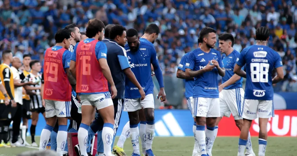 Avaliação Crítica de Casagrande Sobre o Desempenho do Cruzeiro na Série A