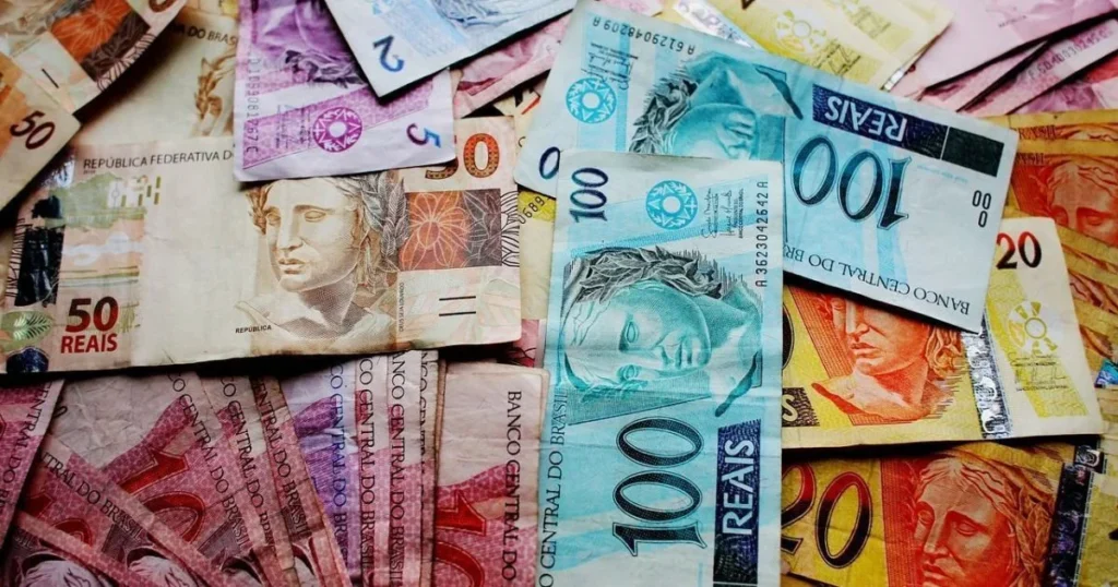 Brasil Pode Economizar R$ 186 Bilhões com Novas Regras para Supersalários