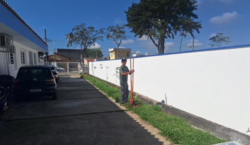 Brotos de Mogi com Saúde: Plantio de Mudas em Unidades de Saúde Reformadas Brotos de Mogi com Saúde: Plantio de Mudas em Unidades de Saúde Reformadas