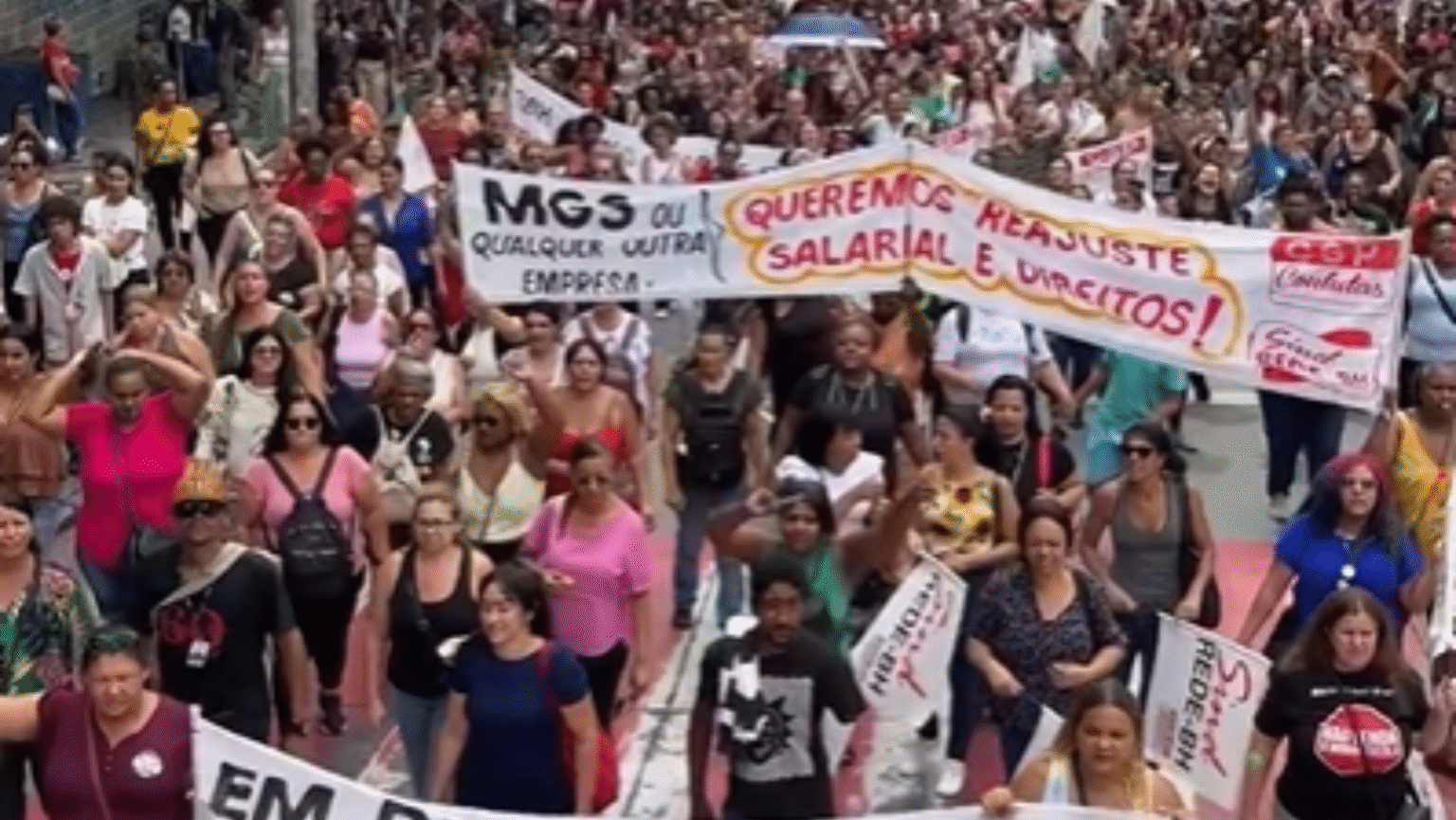 Cantineiras de BH Enfrentam Filas Longas para Exame Admissional: Entenda a Situação