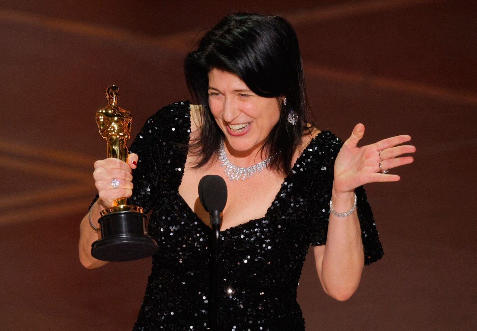 Cassandra Kulukundis Faz História ao Vencer Oscar de Elenco com ‘Uma Batalha Após a Outra’ Cassandra Kulukundis Faz História ao Vencer Oscar de Elenco com 'Uma Batalha Após a Outra'