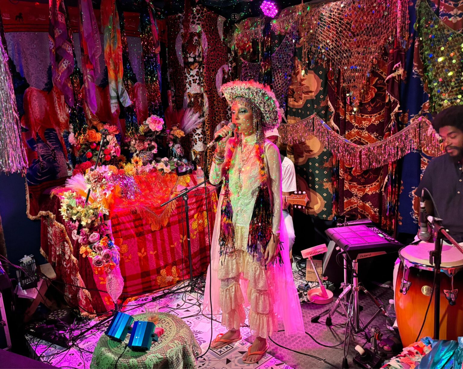 Celebração dos 20 anos da Casa da Mãe: Mãeana relembra o surgimento do ‘Mãeana Canta JG’