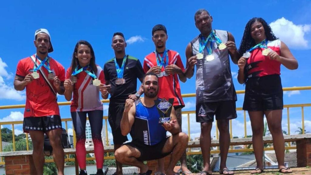 CT AFS Kickboxing Conquista 13 Medalhas e Troféu Nacional para Ribeirão das Neves