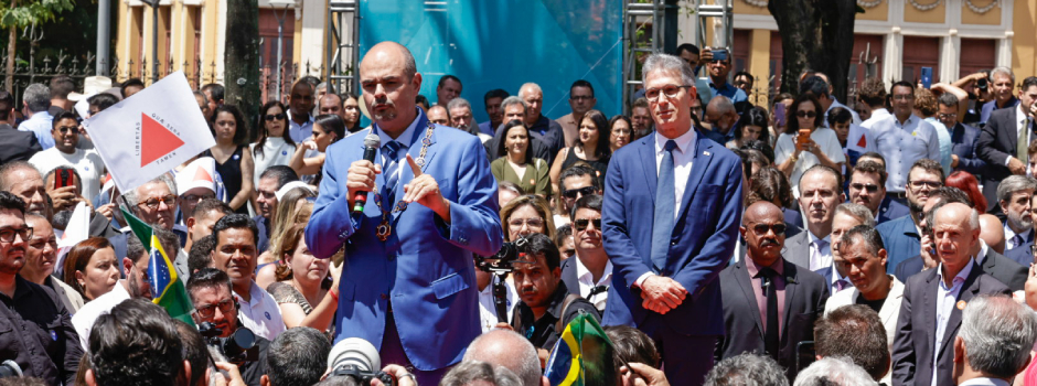 Discurso do Governador Mateus Simões na Transmissão de Cargo: Uma Nova Era em Minas Gerais Discurso do Governador Mateus Simões na Transmissão de Cargo: Uma Nova Era em Minas Gerais