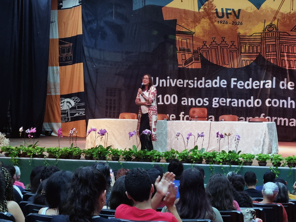 Duda Salabert Enfatiza Educação e Política em Evento na UFV