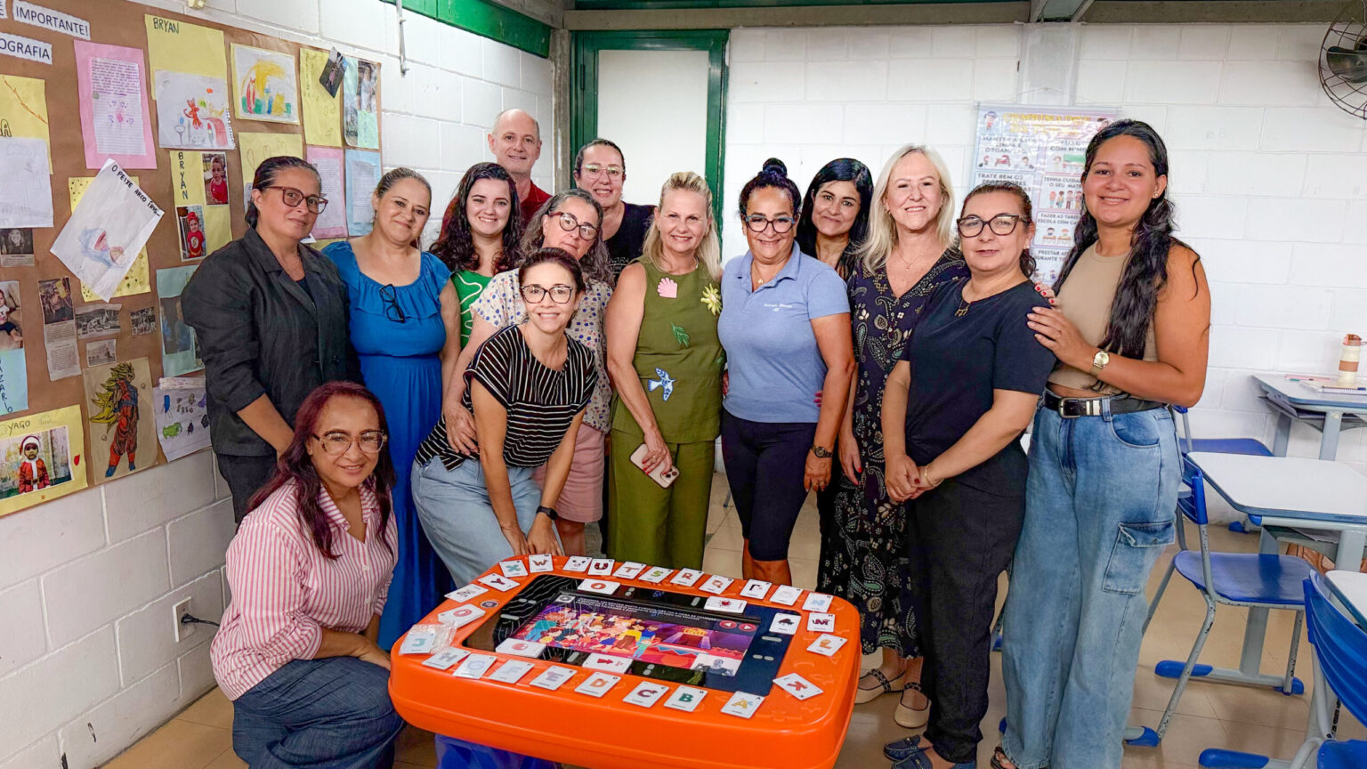 Educação Inclusiva: Mesa Interativa Avaliada em Tubarão para Estudantes Especiais