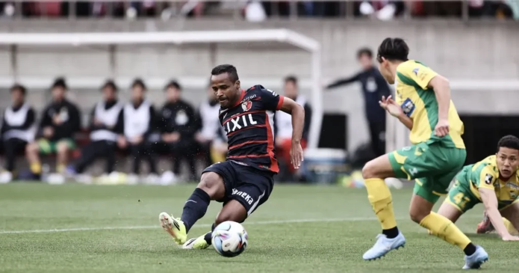 Élber Brilha no Japão: Golaço do Atacante do Cruzeiro Impressiona Torcedores