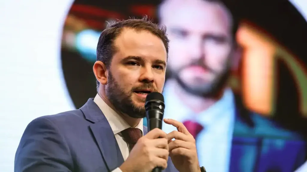 Governo Busca Controlar Juros do Crédito Rotativo em Meio à Crise Econômica