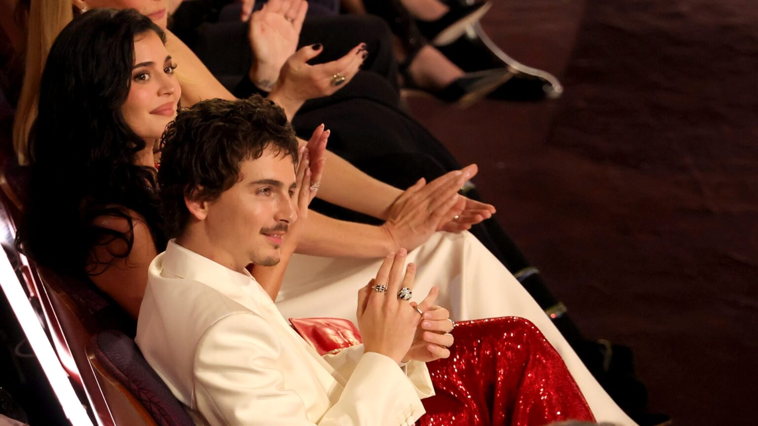 Kylie Jenner e Timothée Chalamet Brilham no Oscar 2026 com Looks Esplêndidos Kylie Jenner e Timothée Chalamet Brilham no Oscar 2026 com Looks Esplêndidos
