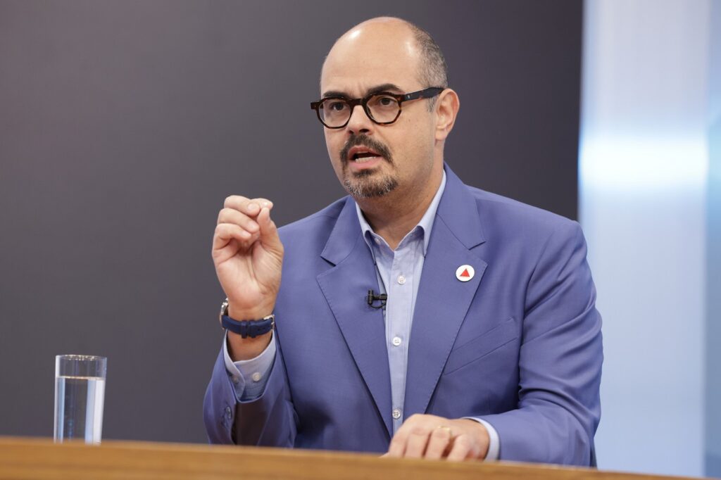 Mateus Simões Assume a Governadoria de Minas Gerais com Expectativas Altas