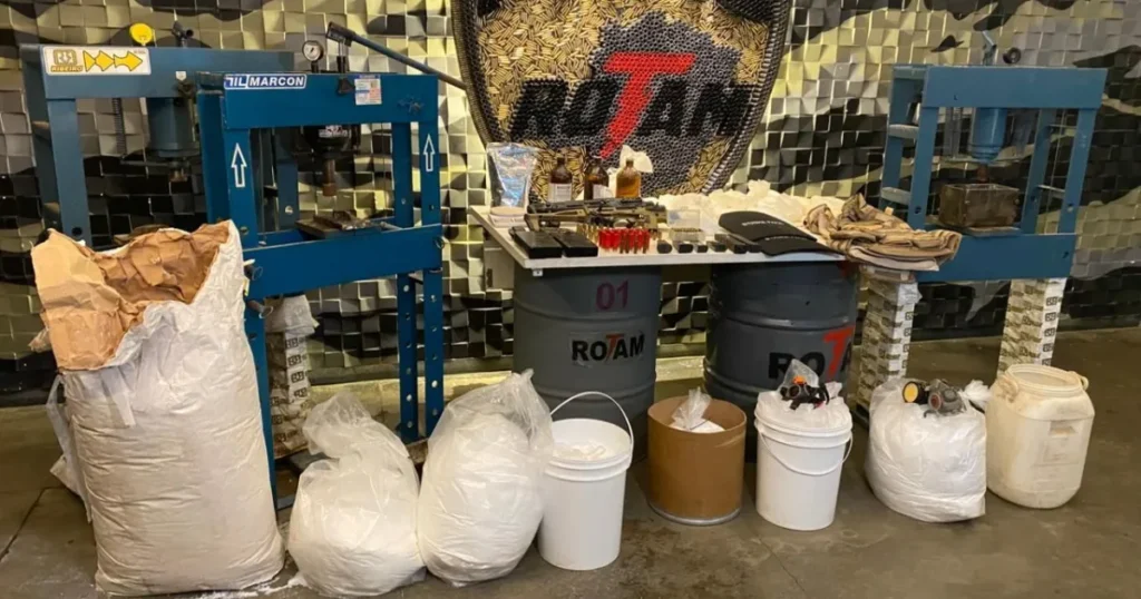 Operação Policial em MG: 200 kg de Cocaína e Laboratório do CV Apreendidos