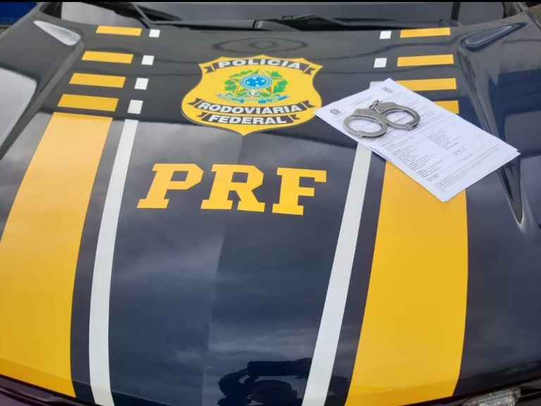 PRF captura homem com mandado de prisão por estupro em operação na BR-381 PRF captura homem com mandado de prisão por estupro em operação na BR-381