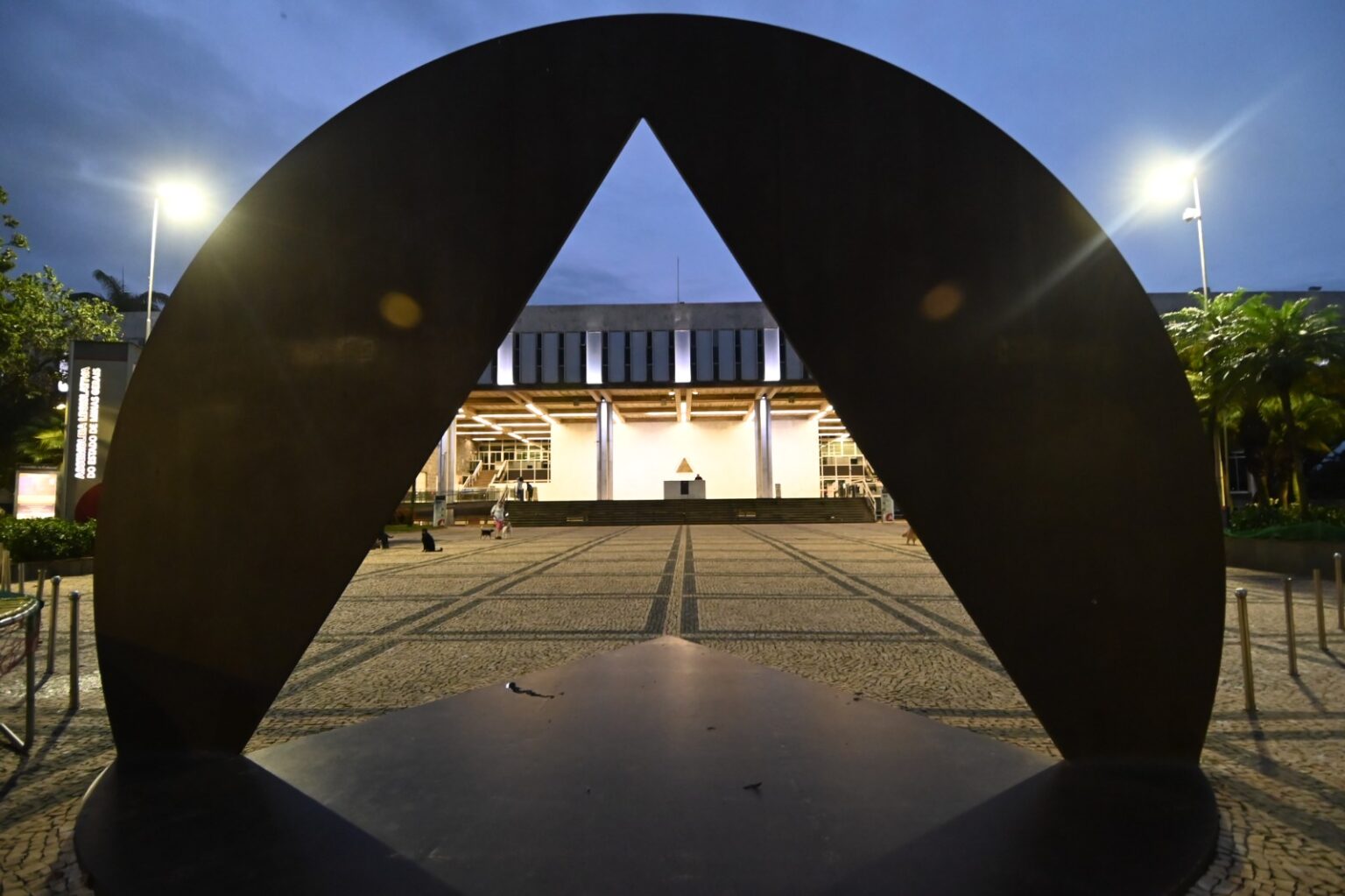 Servidores da Educação de Minas Gerais Lançam Campanha Salarial de 2026 Durante Greve