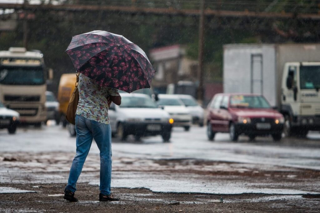 Tempestade e Vendaval: Alerta de Ventos de 100 km/h em Belo Horizonte e 502 Cidades de MG
