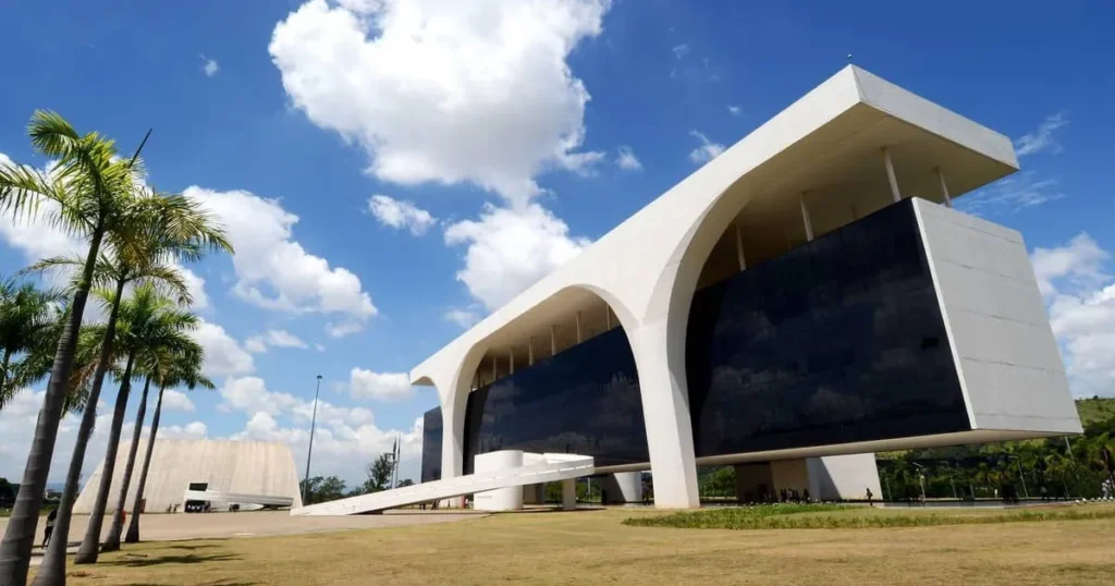 Tensão nos Projetos de Reajuste do Funcionalismo em Minas: Conflito em Curso