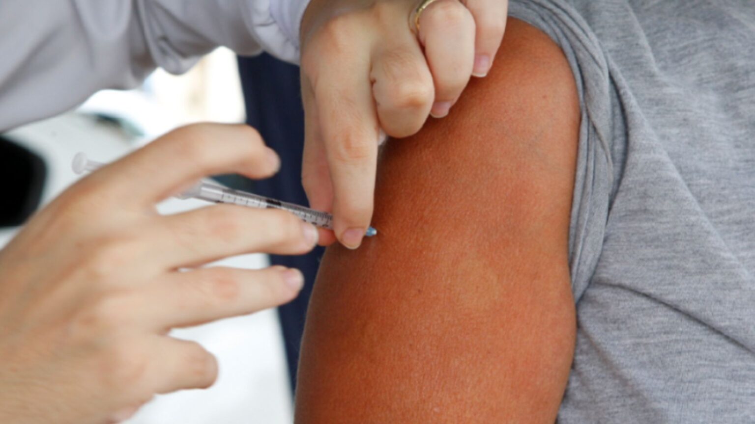 Uberlândia Inicia Campanha de Vacinação Contra Chikungunya com 5 Mil Doses