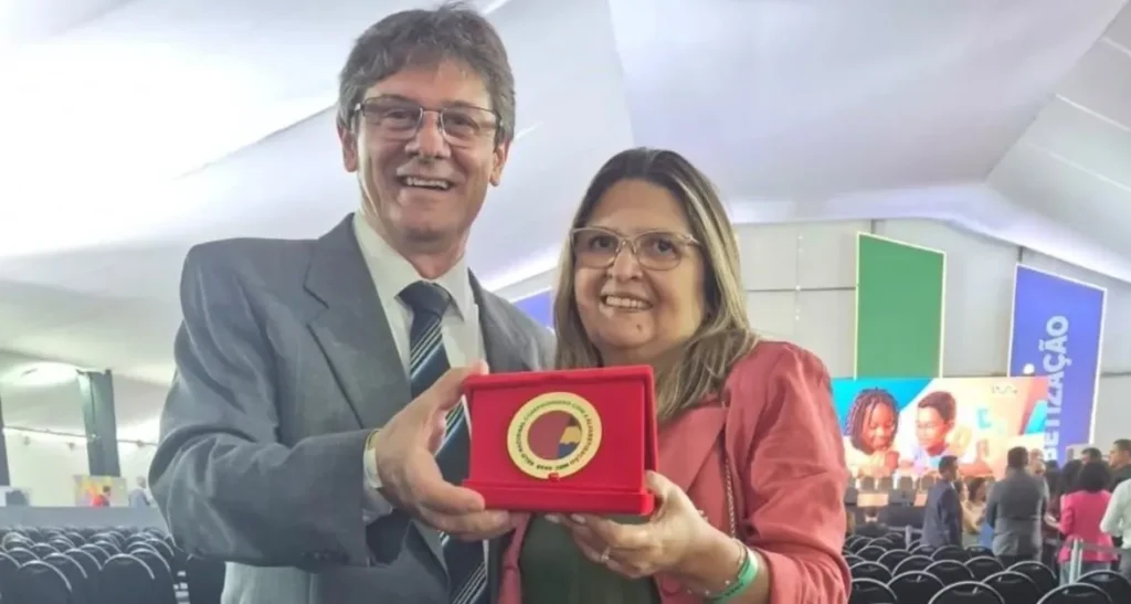 Varginha e Elói Mendes Recebem Selo Ouro em Alfabetização: Um Marco para a Educação