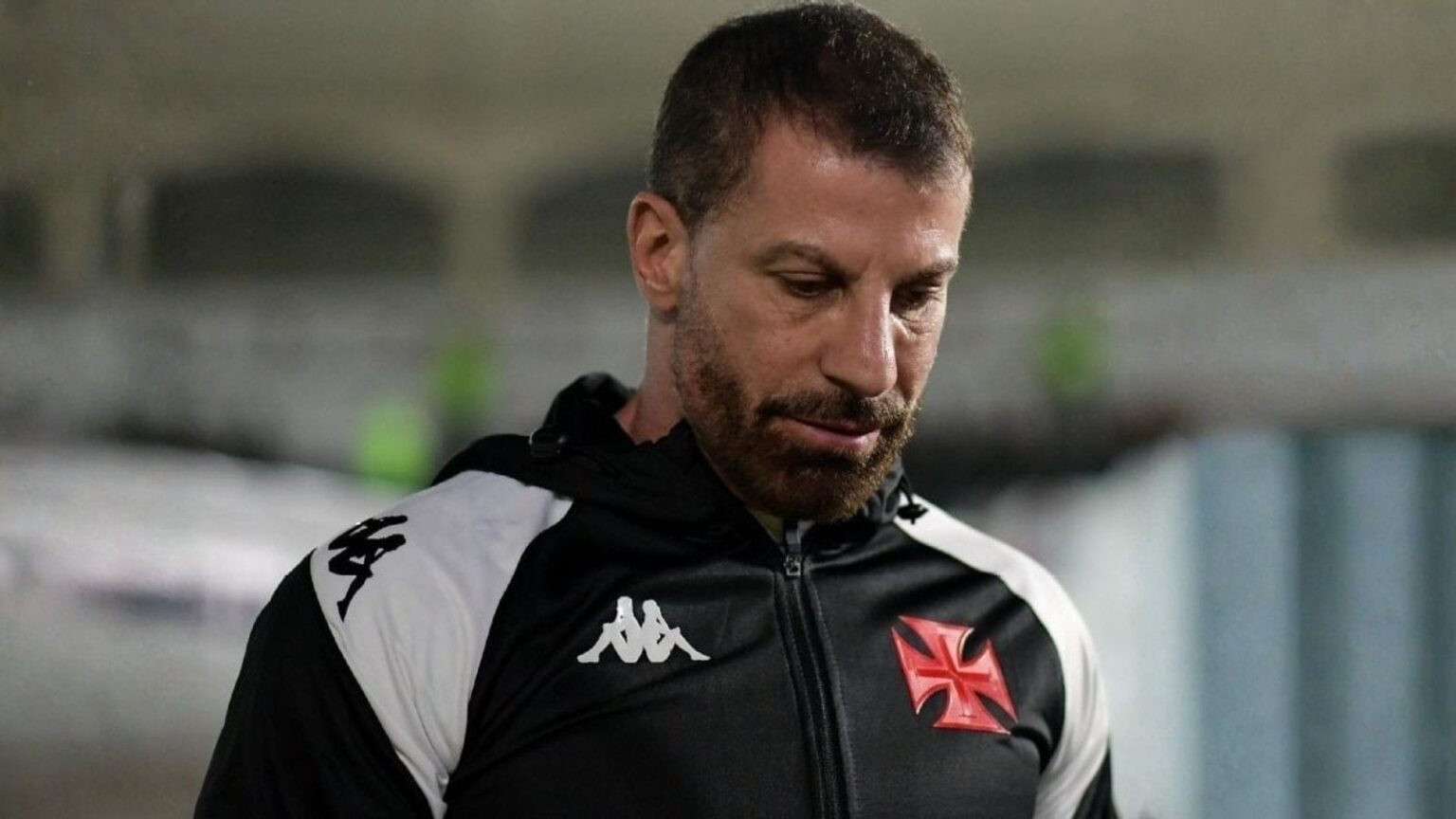 Vasco: Confusão e Protesto de Pedrinho Após Empate com Cruzeiro