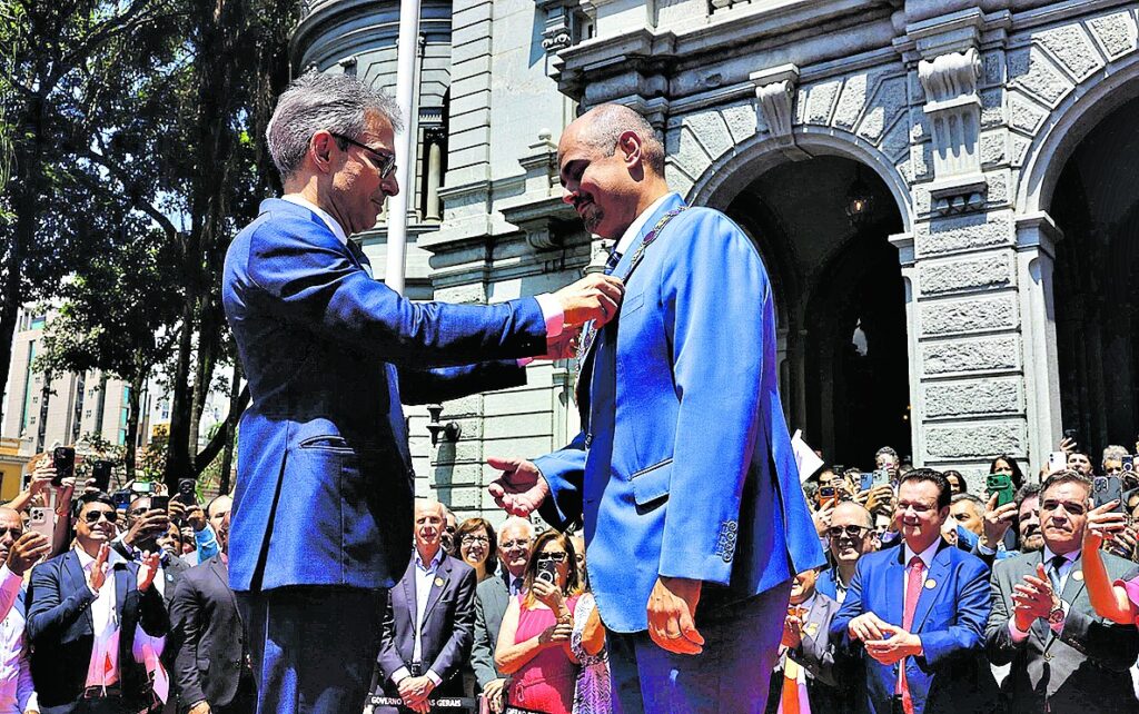 Vice-governador Mateus Simões assume após renúncia de Zema e enfrenta desafios políticos