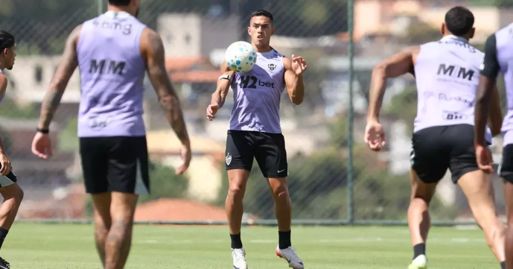 Atlético-MG e Flamengo se enfrentam em um duelo decisivo no Brasileirão