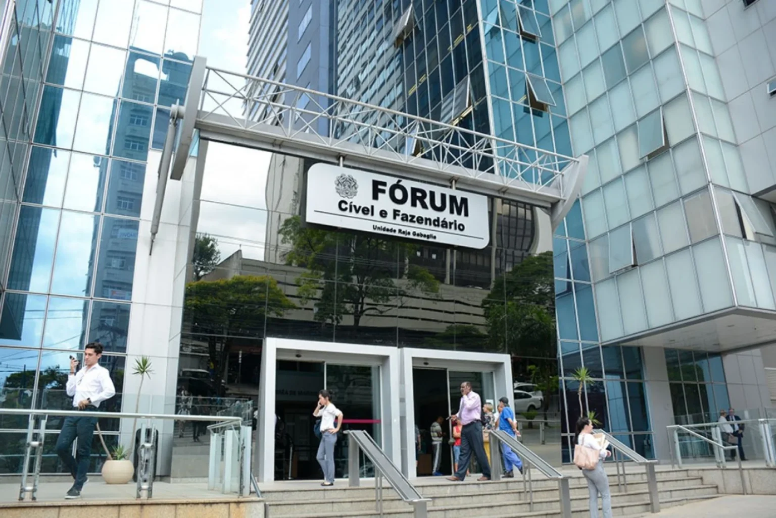 BH: Justiça condena plano de saúde a custear tratamento de jovem com dor crônica