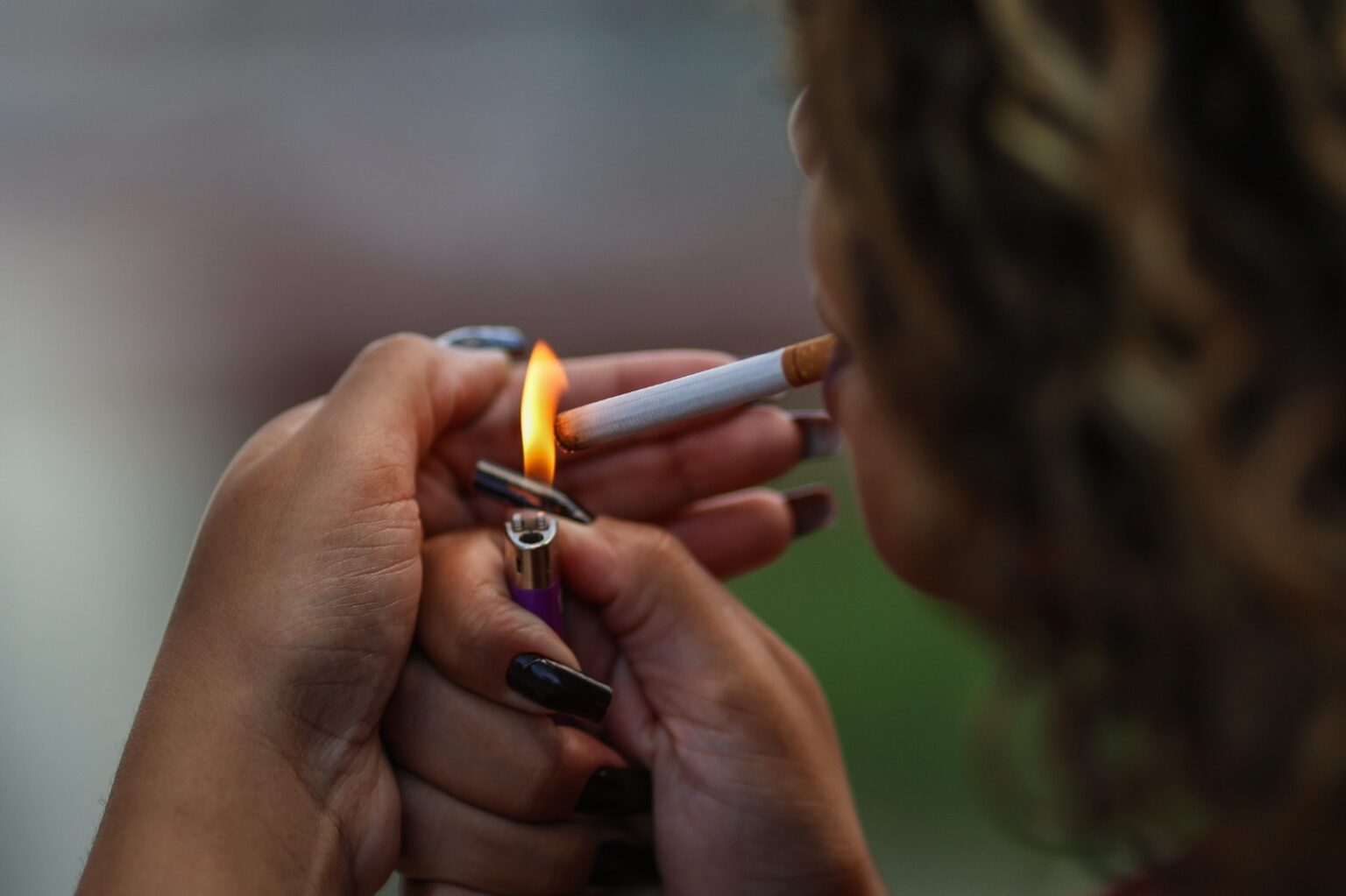 Cigarros e Vapes: Moda Prejudicial Atinge 30% dos Adolescentes em Minas Gerais