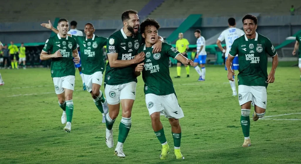 Copa do Brasil: Goiás e Cruzeiro empatam em 2 a 2 em jogo emocionante no Serra Dourada