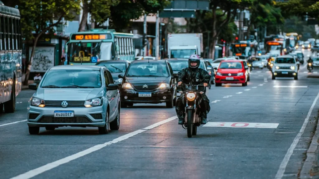 Damião Anuncia Faixa Azul Exclusiva para Motocicletas em Belo Horizonte
