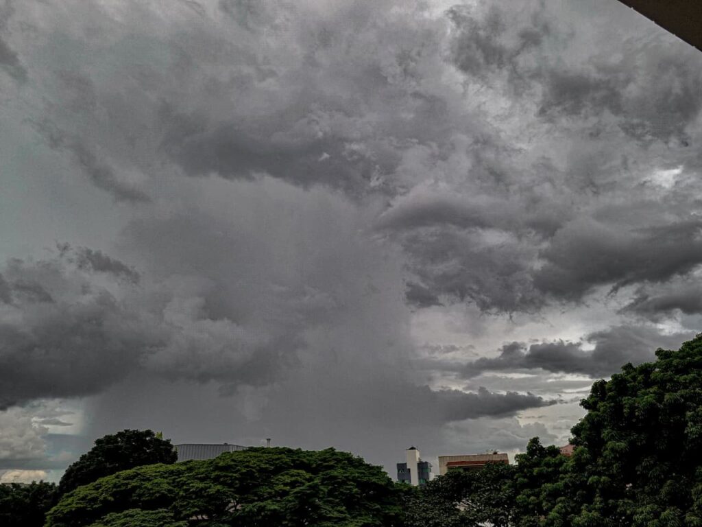 Defesa Civil Alerta para Possibilidade de Granizo e Chuvas Fortes em Belo Horizonte