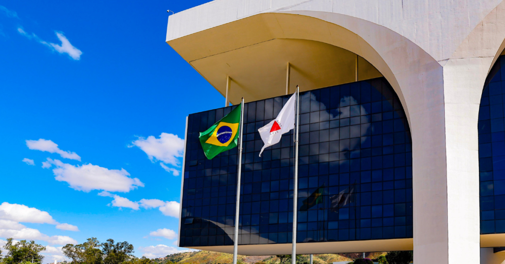 Divisão na Direita Mineira: Novas Filiações Transformam Cenário Eleitoral Divisão na Direita Mineira: Novas Filiações Transformam Cenário Eleitoral