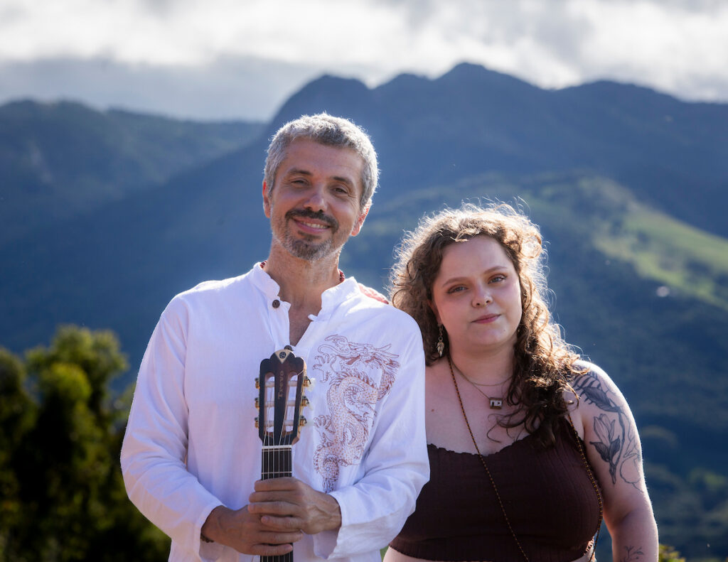 Duo Mineiro-Paulista Leva Música Autoral a BH com Elogios de Milton Nascimento