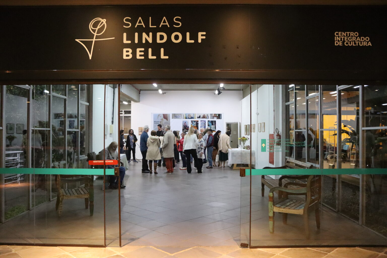 Exposição 'Raízes e Reflexos': Celebrando a Arte Catarinense na FCC