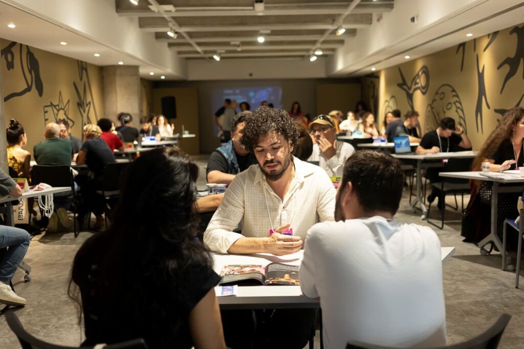 Festival de Curitiba: Um Palco de Oportunidades Culturais e Negócios