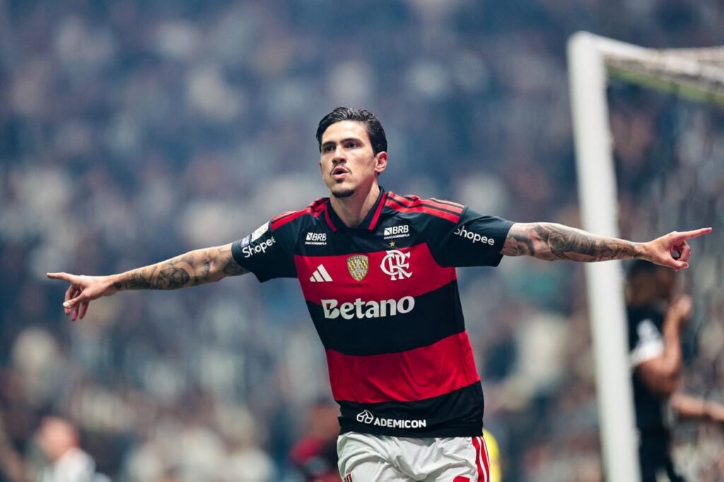 Flamengo Brilha e Goleia Atlético-MG por 4 a 0, Alcançando a 7ª Vitória Seguida