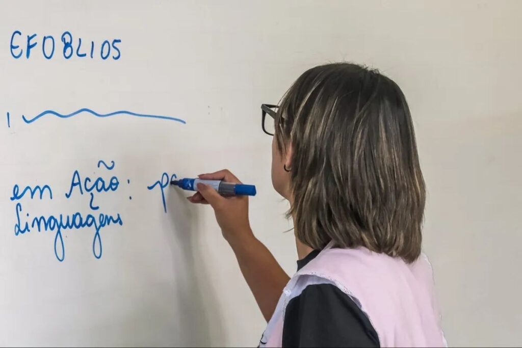 Governo de SP Destina R$ 23,4 Milhões em Bônus para Educadores da Baixada Santista