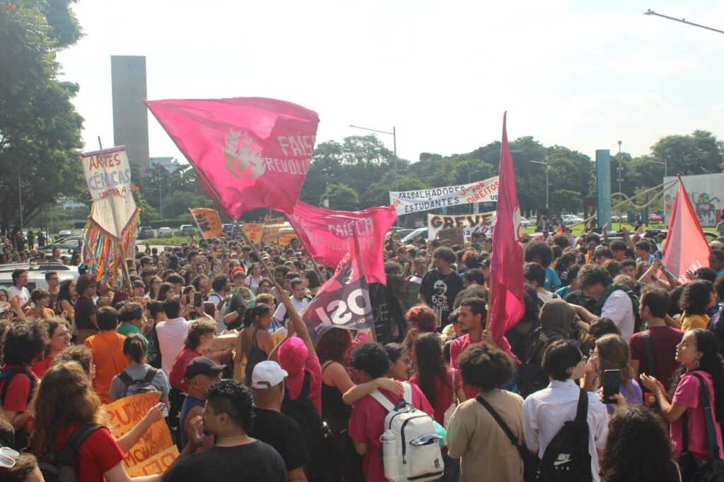 Greves Universitárias: A Luta de USP, UERJ e Mais de 50 Instituições Federais em Destaque