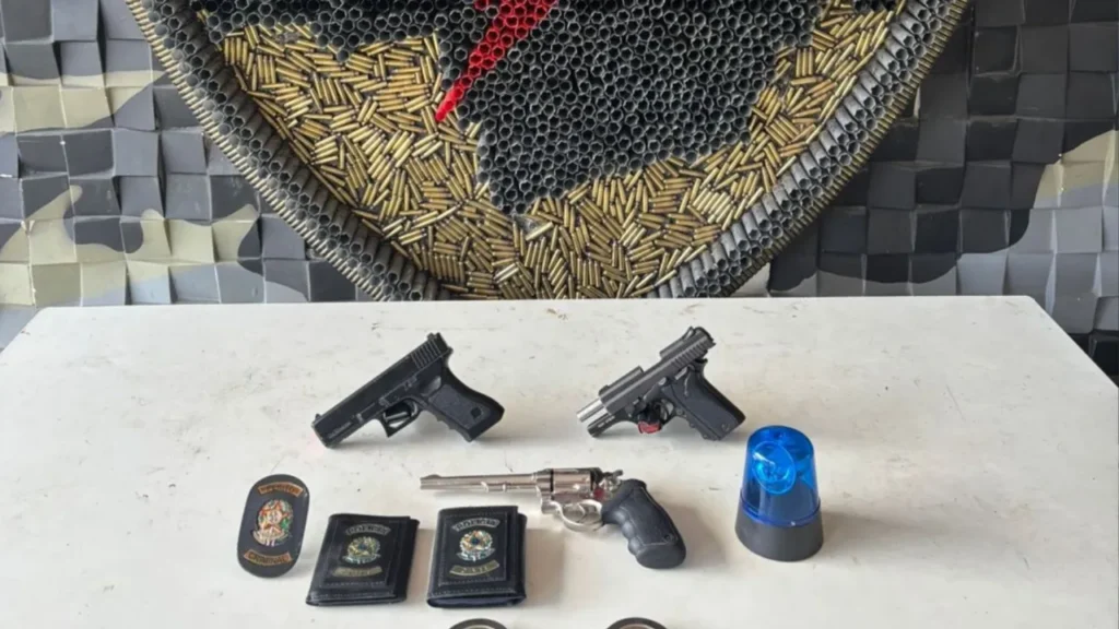 Homem é Detido em Belo Horizonte Falsificando Identidade de Policial e Portando Armas