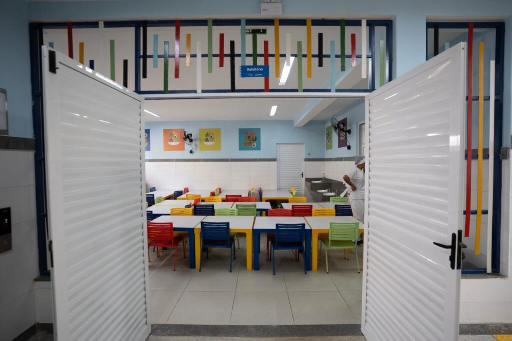 Investigação sobre Projeto Educacional Revela Possíveis Irregularidades na Privatização das Escolas