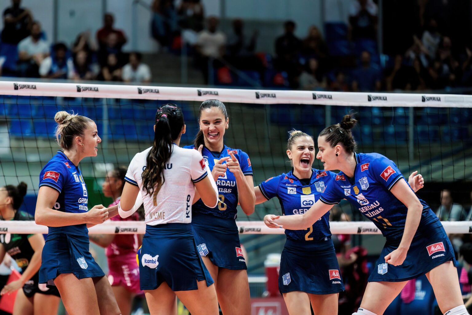 Minas Brilha em Casa e Domina Maringá nas Quartas da Superliga Feminina Minas Brilha em Casa e Domina Maringá nas Quartas da Superliga Feminina