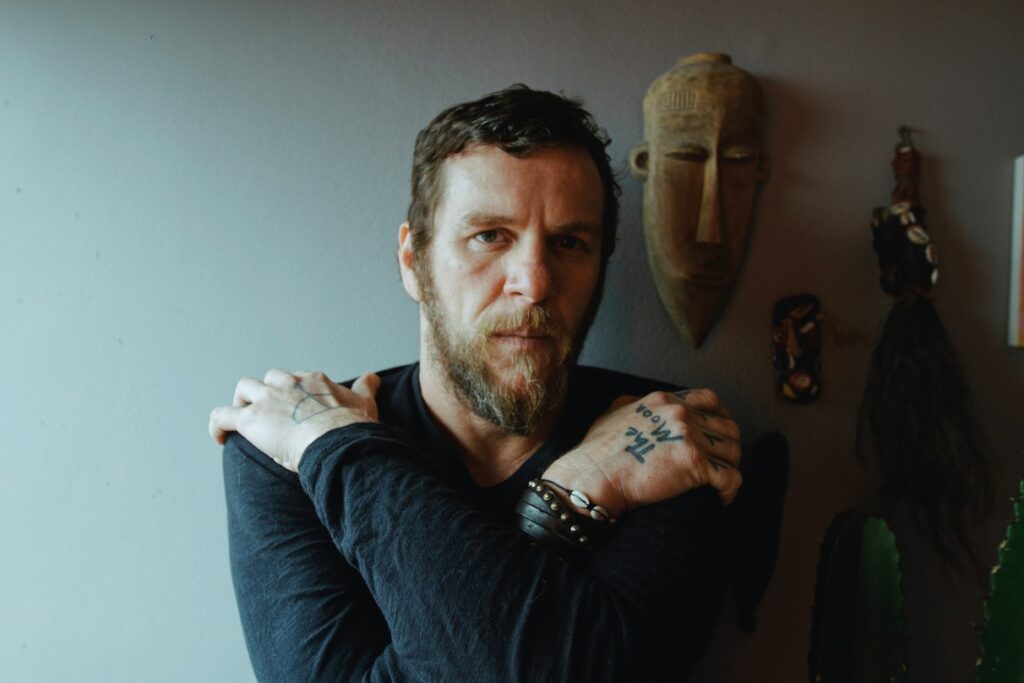 Otto Realiza Show Intimista em BH e Homenageia Luiz Melodia