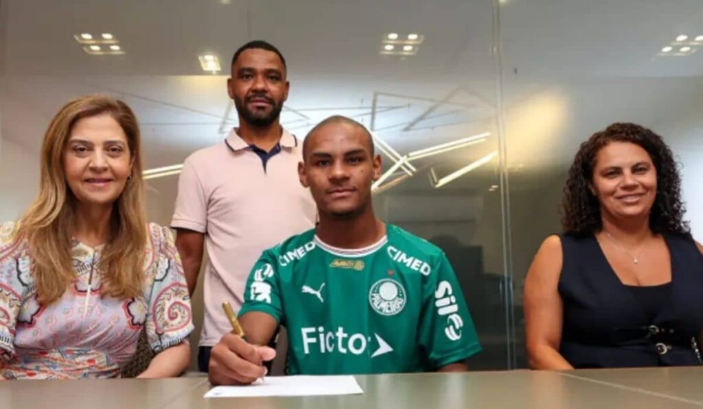 Palmeiras Rejeita Oferta de € 25 Milhões por Eduardo Conceição, Considerado a 'Maior Promessa Mundia