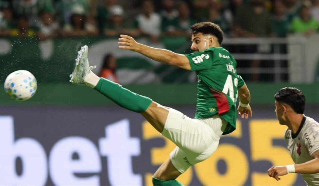 Palmeiras Vence Athletico-PR e Aumenta Distância para o Flamengo no Brasileirão