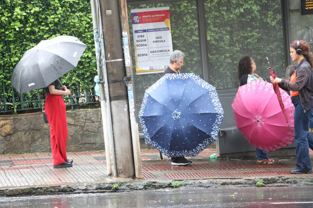 Previsão do Tempo para Sábado de Aleluia: Chuva e Nuvens em Belo Horizonte e Minas Gerais Previsão do Tempo para Sábado de Aleluia: Chuva e Nuvens em Belo Horizonte e Minas Gerais