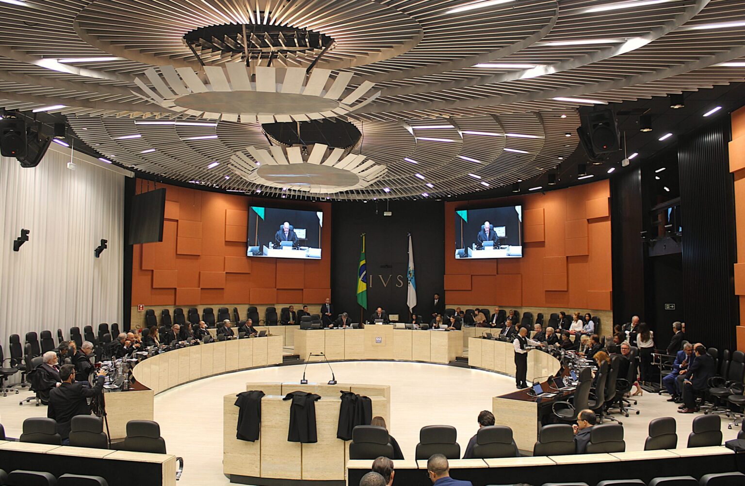 Promoções no TJ-RJ: Dois Juízes se Tornam Desembargadores