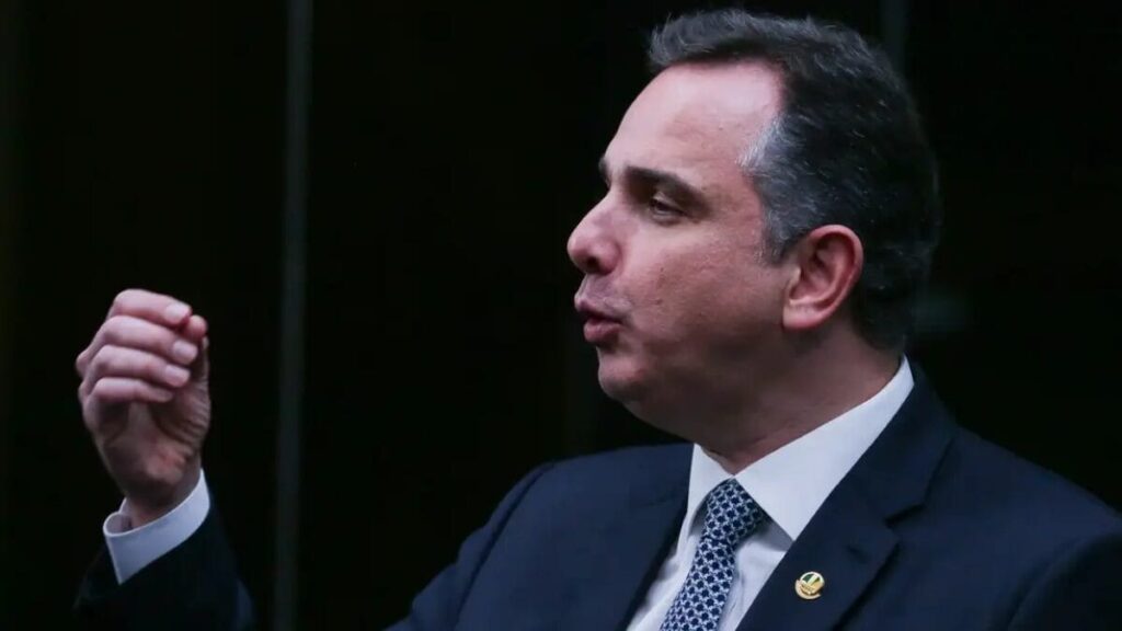 Rodrigo Pacheco Formaliza Filiação ao PSB em Alinhamento com Lula e Passo Adiante à Pré-Candidatura