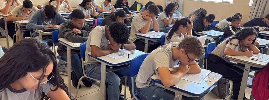 Simulado do Enem reúne 400 mil estudantes em Minas Gerais e aprimora a preparação para o exame Simulado do Enem reúne 400 mil estudantes em Minas Gerais e aprimora a preparação para o exame