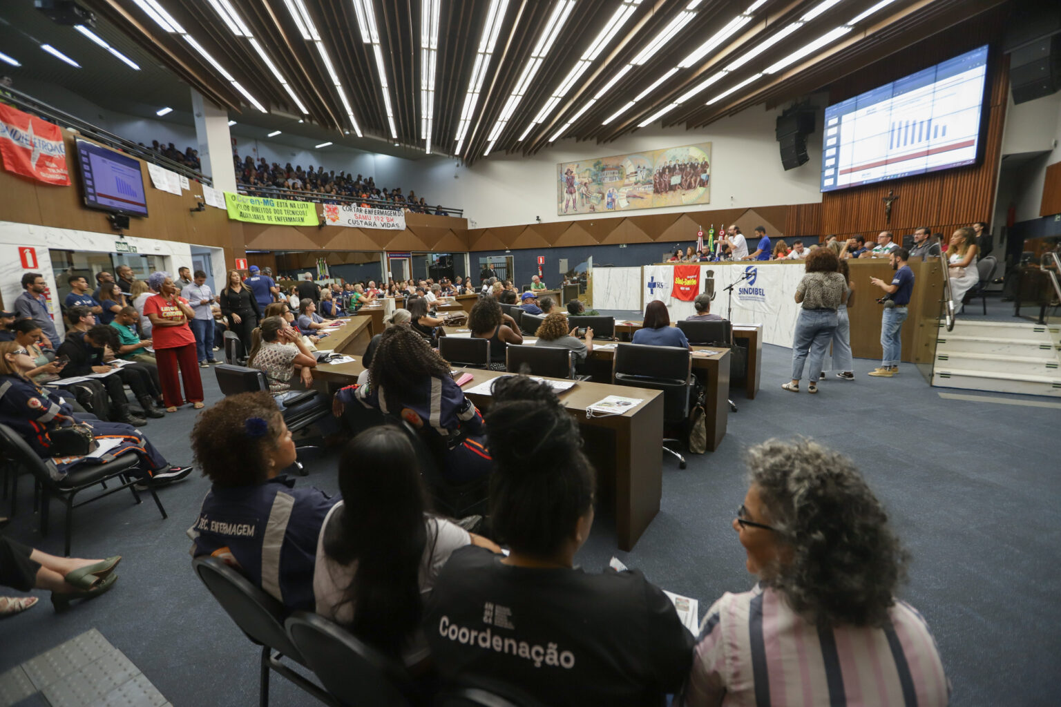 Trabalhadores da Saúde em Belo Horizonte Protestam Contra Cortes Orçamentários