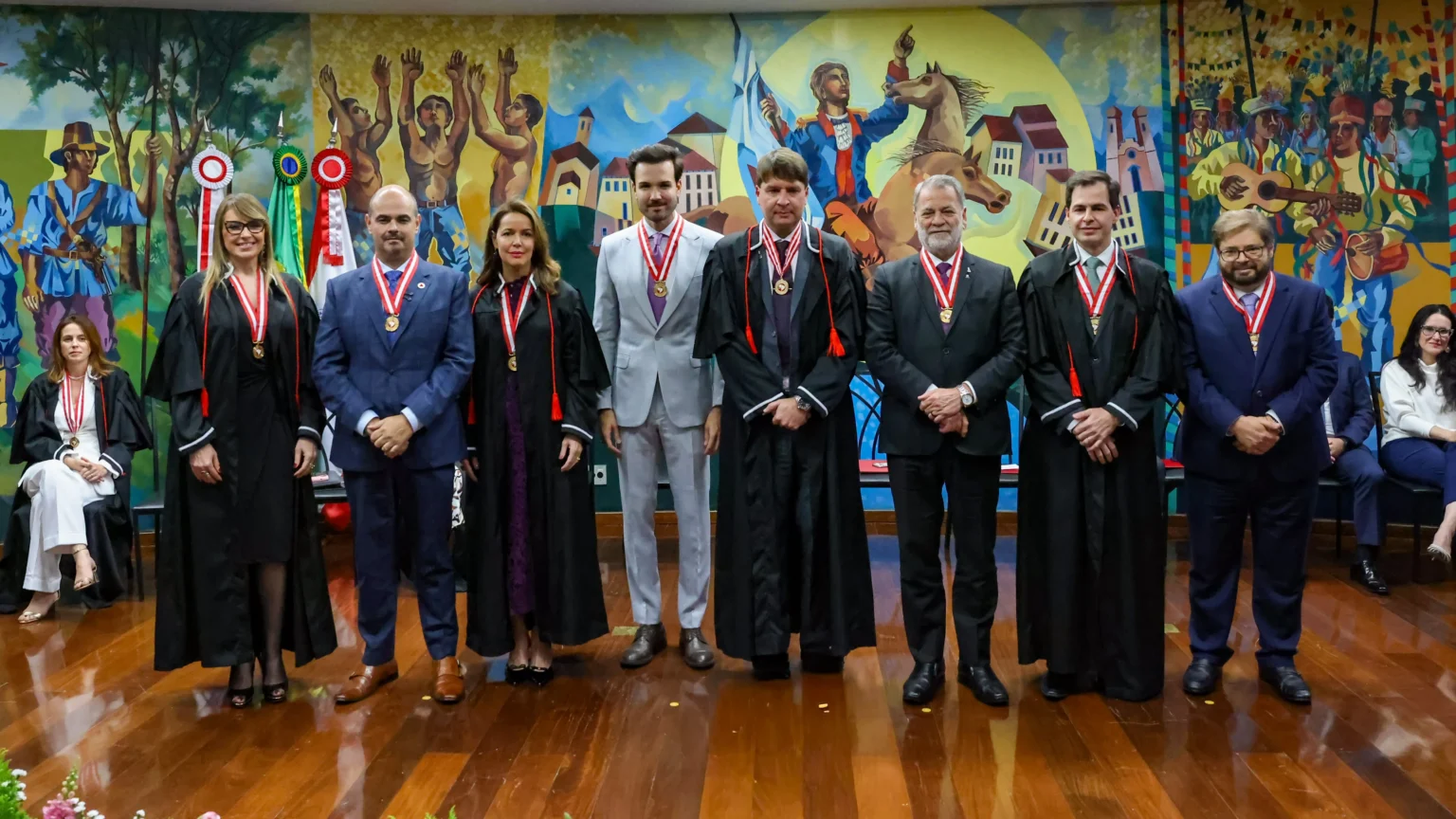 Governador Mateus Simões recebe Medalha do Mérito e empossa nova procuradora-geral do MPC-MG